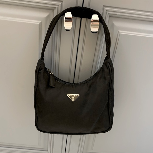 Prada Tessuto Mini Re-Edition 2000 Nylon Bag w/ authentic ID card verification - Picture 3 of 16
